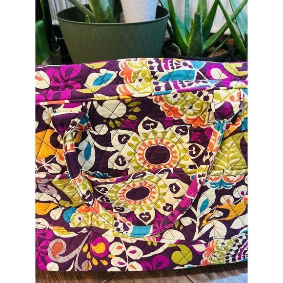 Vera Bradley pattern travel bag. Large. - Picture 3 of 8